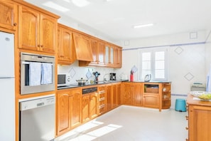 Réfrigérateur, micro-ondes, four, lave-vaisselle