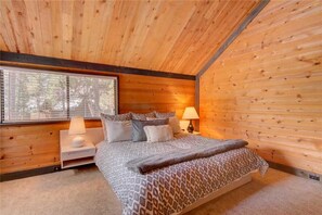 House, Multiple Beds, Patio | Bed sheets - 14 Pole House (Bend)