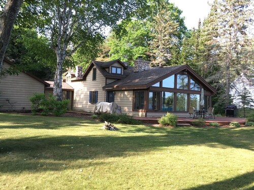 Northern Michigan Lakeside Family Retreat - sleeps 12