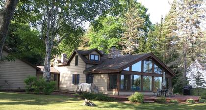 Northern Michigan Lakeside Family Retreat - sleeps 12