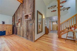 House, Multiple Beds, Kitchen, River View | Living room | 42-inch TV with cable channels, fireplace, DVD player - Merganser Drive 17211 (Bend)