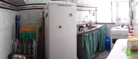 Fridge, stovetop