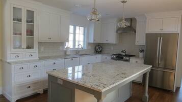 House, Multiple Beds, Private Pool, Pool View | Private kitchen | Fridge, microwave, oven, stovetop