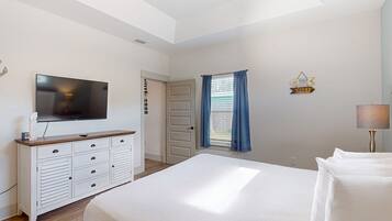 3 slaapkamers, een strijkplank/strijkijzer, internet, beddengoed