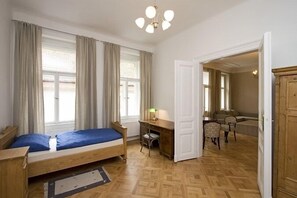 3 bedrooms, iron/ironing board, Internet, bed sheets