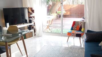 Télévision, lecteur de DVD, chaîne hi-fi