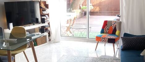 Fernseher, DVD-Player, Stereoanlage