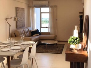 Studio Suite, 1 Double Bed | Living room - Apartamentos Premium en THE ONE DOWNTOWN (Asunción)