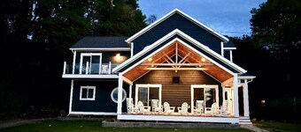 Huge Views of Lake Michigan - Beach/Town Just Steps Away
