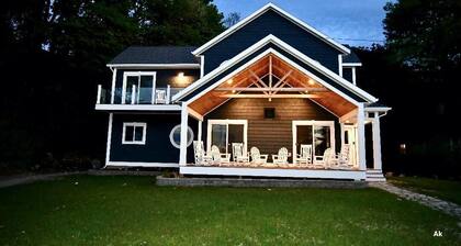 Huge Views of Lake Michigan - Beach/Town Just Steps Away