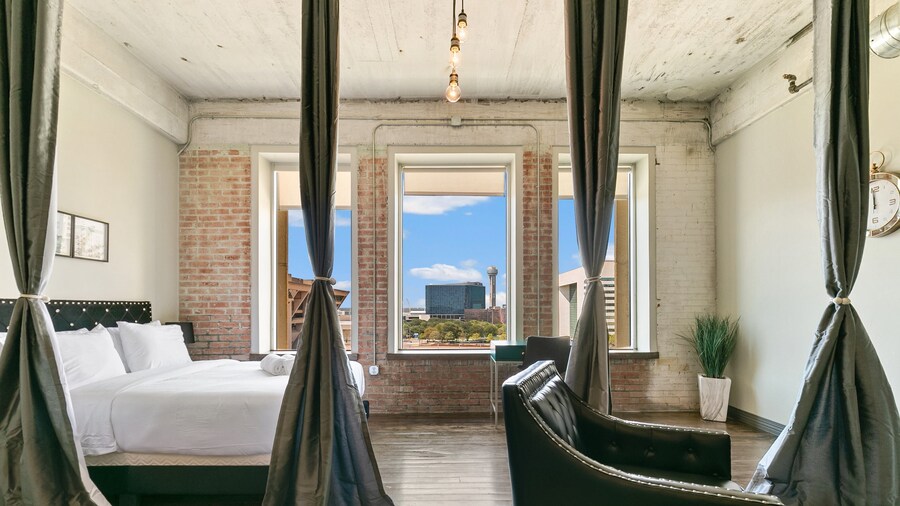 Luxury Downtown Dallas Stay by Amyfinehouse