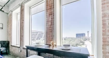 Luxury Downtown Dallas Stay by Amyfinehouse