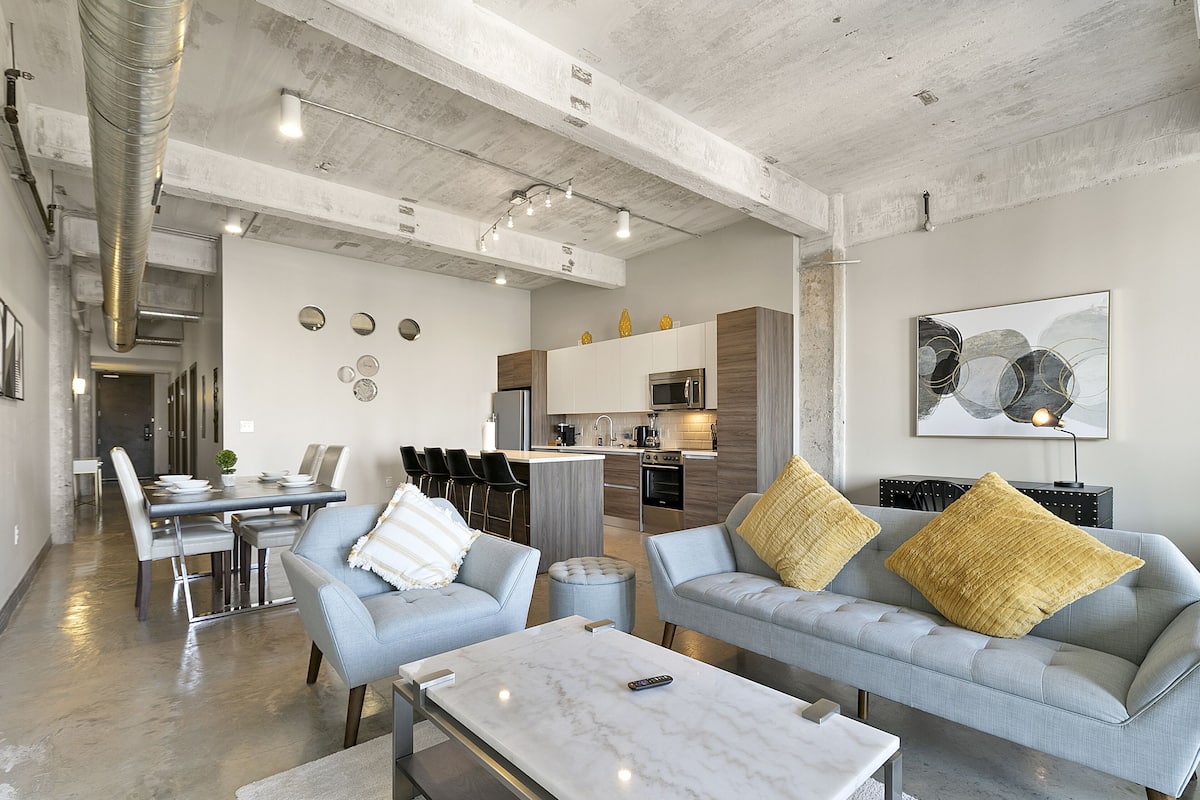Apartamento Elite, 2 habitaciones, vistas a la ciudad, planta ejecutiva | Zona de estar | Una Smart TV, Netflix, Hulu, servicios de streaming