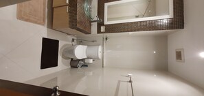 Secador de pelo, jabón y papel higiénico