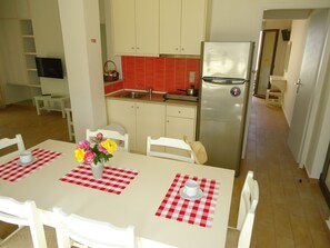 Fridge, coffee/tea maker, electric kettle, cookware/dishes/utensils