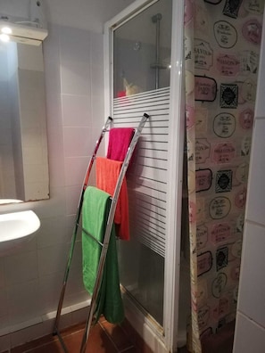 Hair dryer, towels