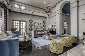 Sala de estar en el lobby