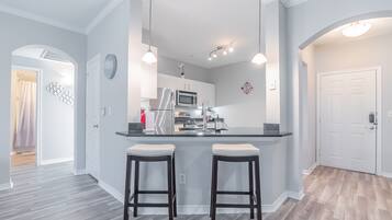 Executive Apartment, 3 Bedrooms, Patio, Courtyard View | Private kitchen | Full-size fridge, microwave, oven, stovetop