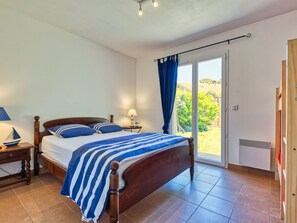 3 室のベッドルーム、アイロン / アイロン台、旅行用ベビーベッド、WiFi (無料)