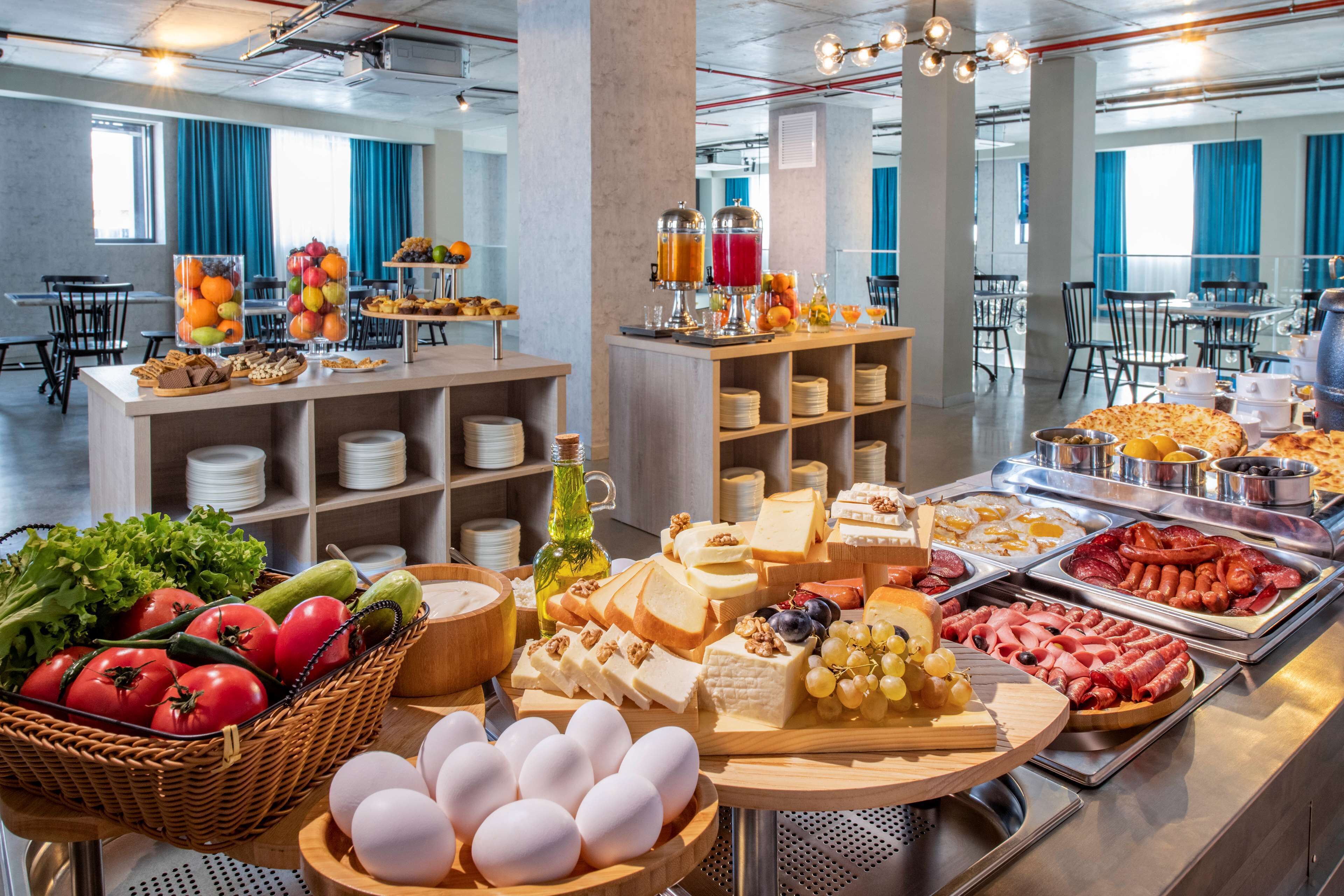 Esmorzar diari d'estil bufet gratuït 