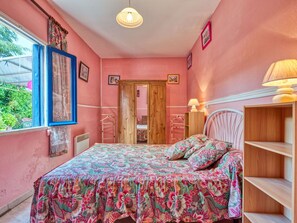 2 chambres, fer et planche à repasser, Wi-Fi gratuit, draps fournis
