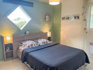 3 bedrooms, free WiFi - Beautiful private villa for 6 guests with WIFI, TV, terrace and pets allowed (Messanges)