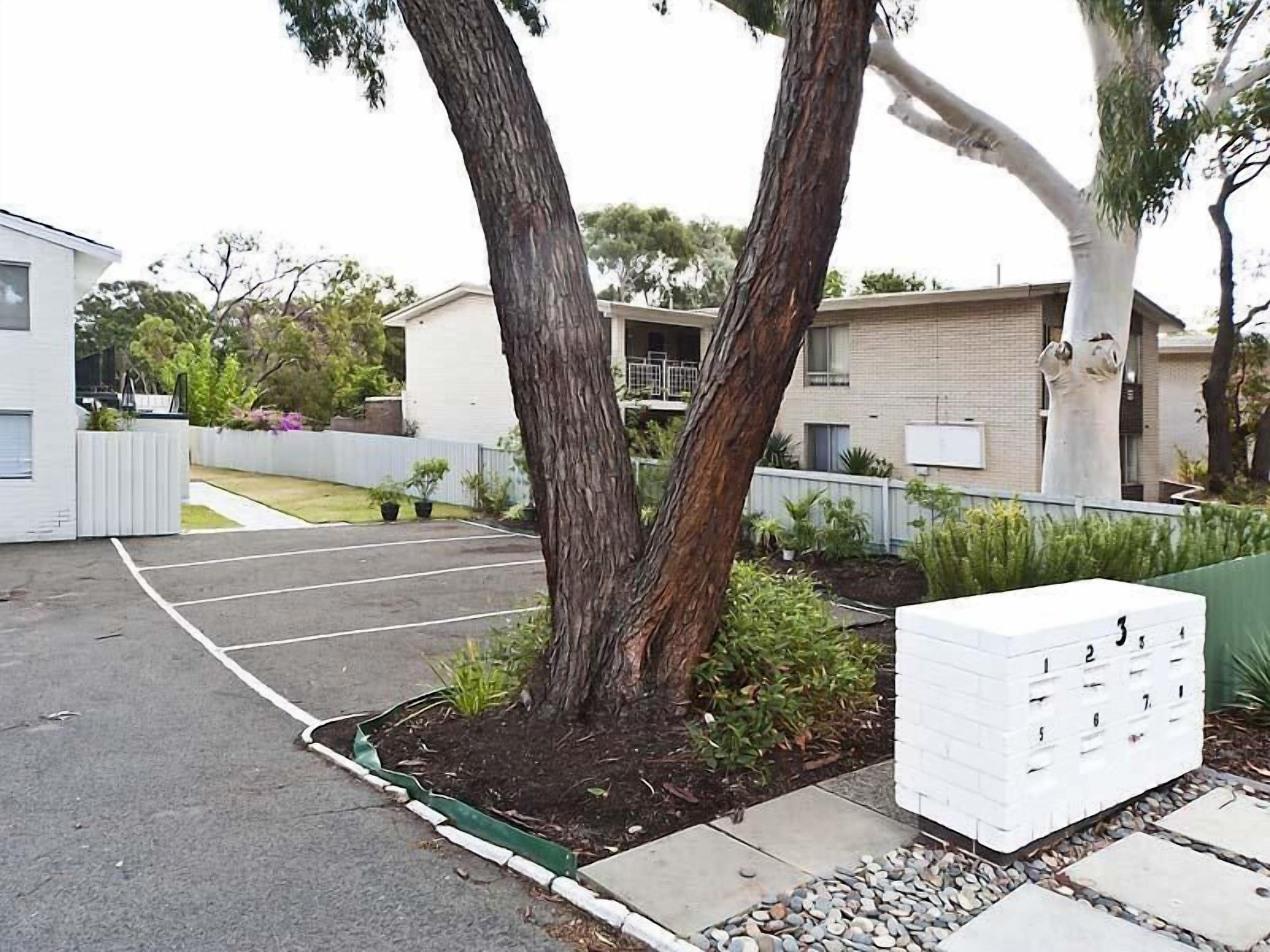 Cute and affordable park side accommodation