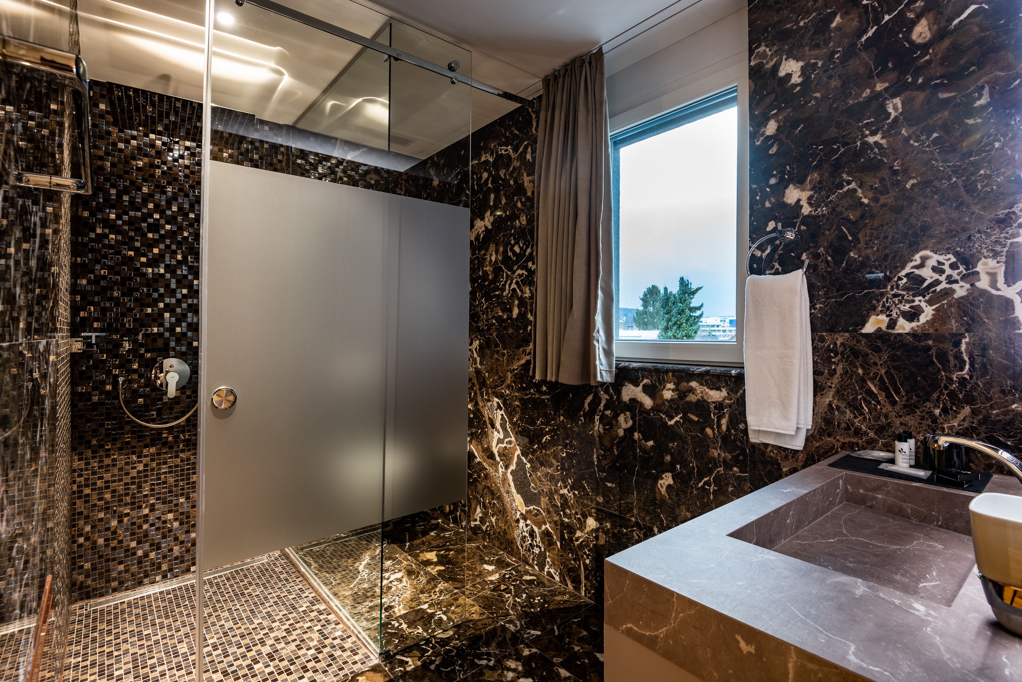 suite (penthouse) | bathroom | shower, free toiletries, hair dryer, bathrobes