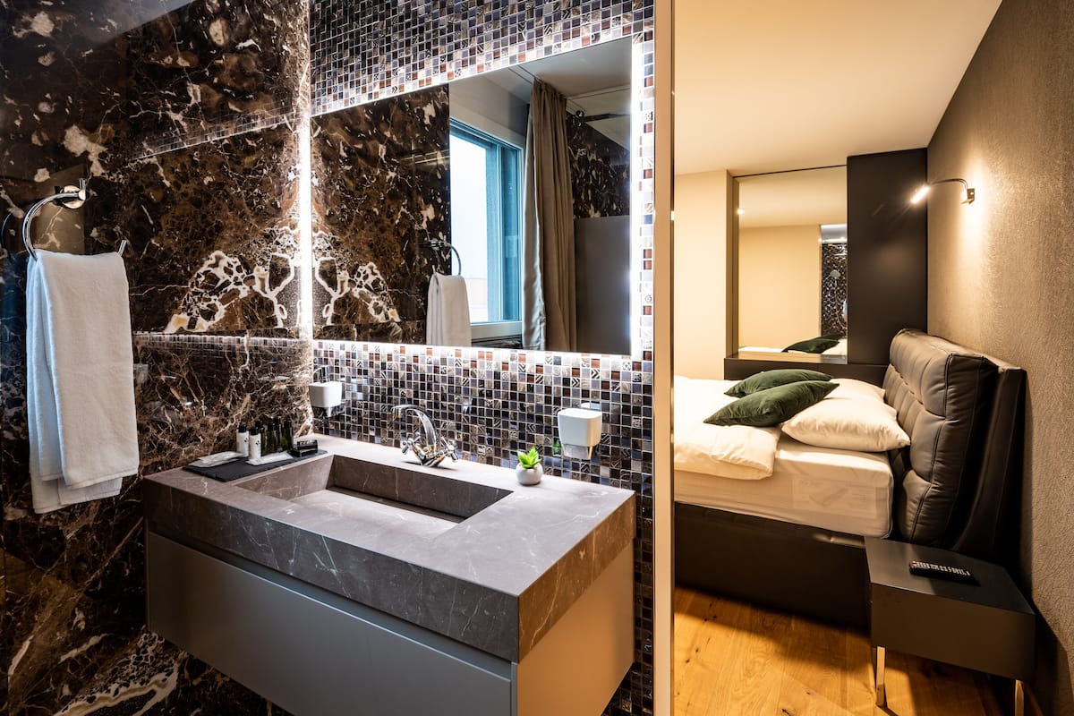 suite (penthouse) | bathroom | shower, free toiletries, hair dryer, bathrobes