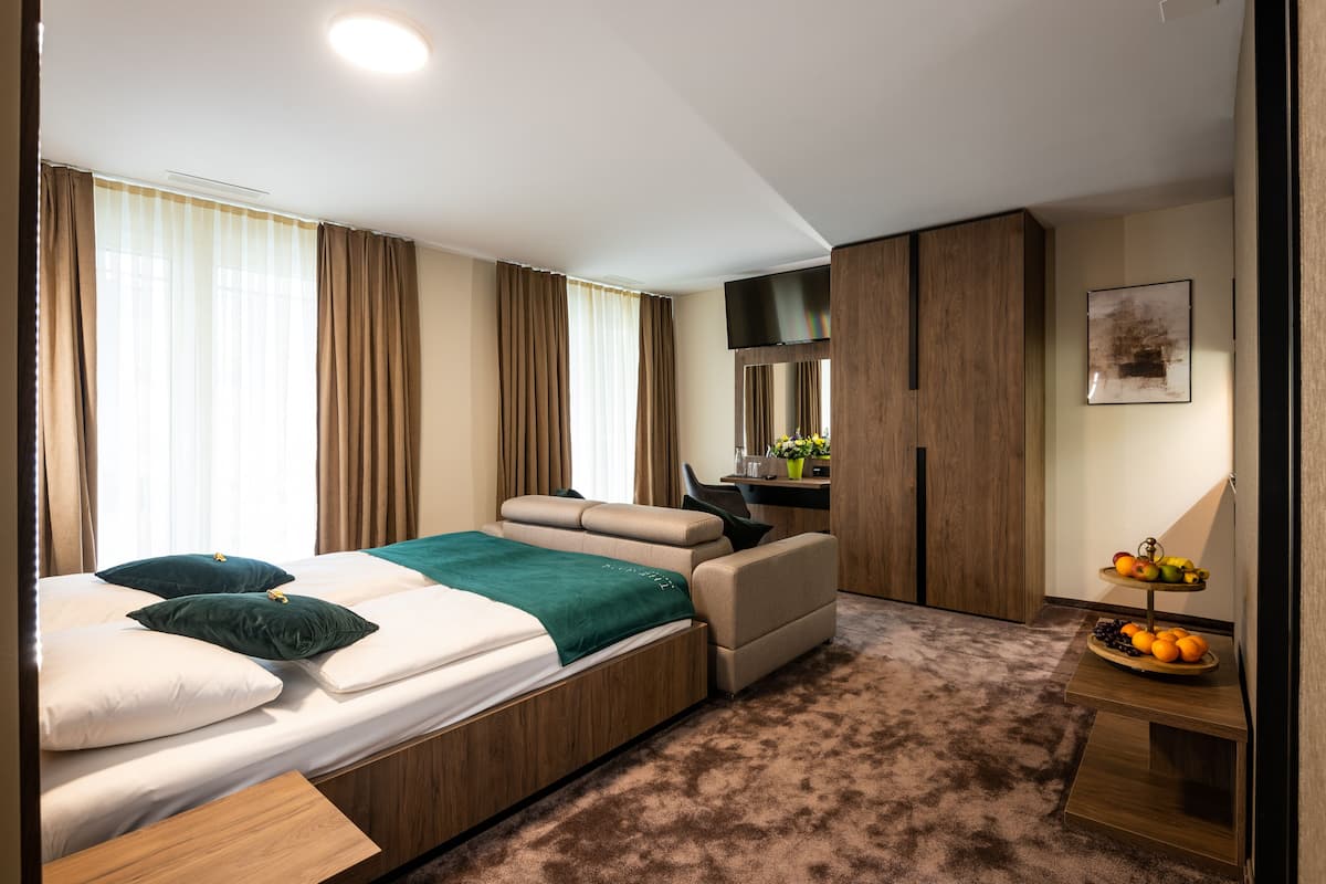 studio, balcony | 1 bedroom, minibar, in-room safe, desk