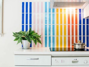 Mikrowelle, Geschirrspüler, Toaster, Hochstuhl