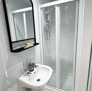 Minibar, individually decorated, individually furnished - McGraths Blackpool (Blackpool)