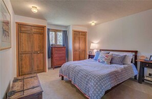 Cabin, 2 Queen Beds, Hot Tub, River View | Bed sheets - The Pond (Bend)
