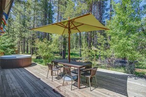 Cabin, 2 Queen Beds, Hot Tub, River View | Balcony - The Pond (Bend)