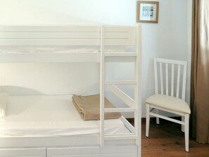 1 bedroom, travel cot, free WiFi