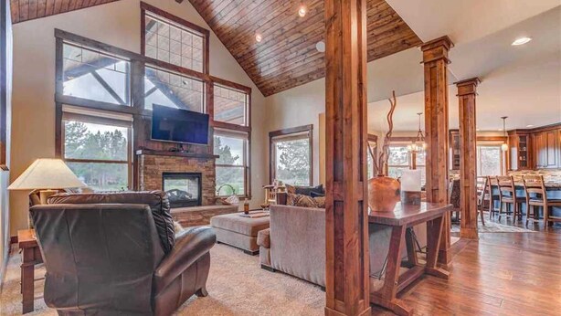 House, Multiple Beds, Hot Tub, River View | Living room - Pony Express Way 16795 (Bend)