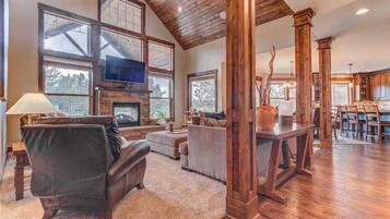 House, Multiple Beds, Hot Tub, River View | Living room | 42-inch TV with cable channels, fireplace, DVD player