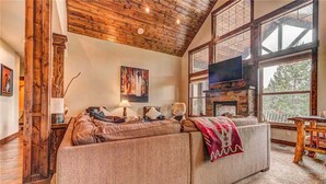 House, Multiple Beds, Hot Tub, River View | Living room - Pony Express Way 16795 (Bend)