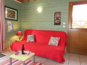 Interior - Beautiful private villa for 4 people with WIFI, TV, terrace and pets allowed (Cancale)
