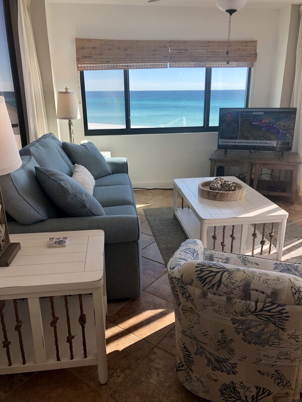 Älytelevisio, DVD-soitin, kirjoja