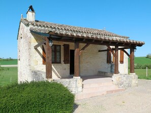 Exterior - Wonderful private villa for 4 guests with TV, terrace and pets allowed (Labastide-de-penne)