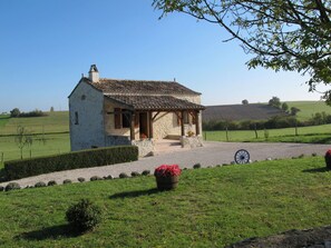 Exterior - Wonderful private villa for 4 guests with TV, terrace and pets allowed (Labastide-de-penne)