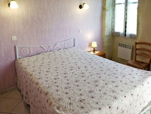 1 dormitorio y cuna de viaje