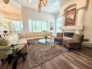 Smart TV, table football, books - Retreat with Private Caged, Salt Water Pool, 4 Bd/3 Ba, Near Busch Gardens & USF (Temple Terrace)