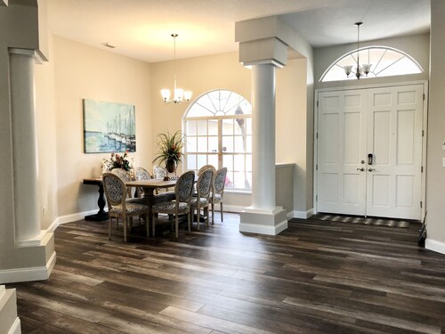 Retreat with Private Caged, Salt Water Pool, 4 Bd/3 Ba, Near Busch Gardens & USF