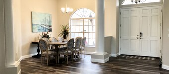 Retreat with Private Caged, Salt Water Pool, 4 Bd/3 Ba, Near Busch Gardens & USF