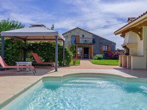 Pool - Stunning private villa for 6 people with WIFI, A/C, private pool, TV, terrace and pets allowed (Lusignan-petit)
