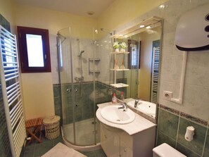 Hair dryer, towels - Stunning private villa for 6 people with private pool, WIFI, A/C, TV, terrace and pets allowed (Lusignan-petit)