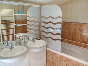 Hair dryer, towels - Stunning private villa for 6 guests with WIFI, private pool, A/C, TV, terrace and pets allowed (Lusignan-petit)