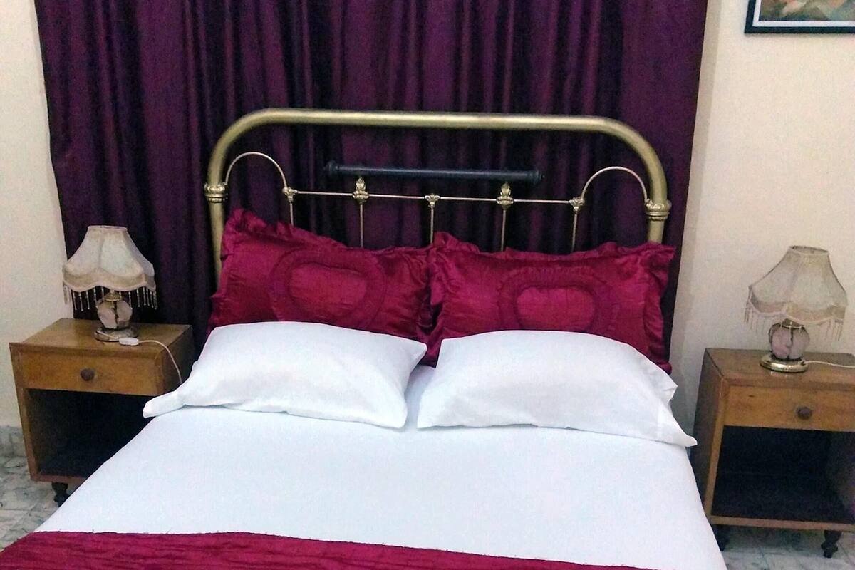 Standard Double Room | Minibar, individually decorated, individually furnished